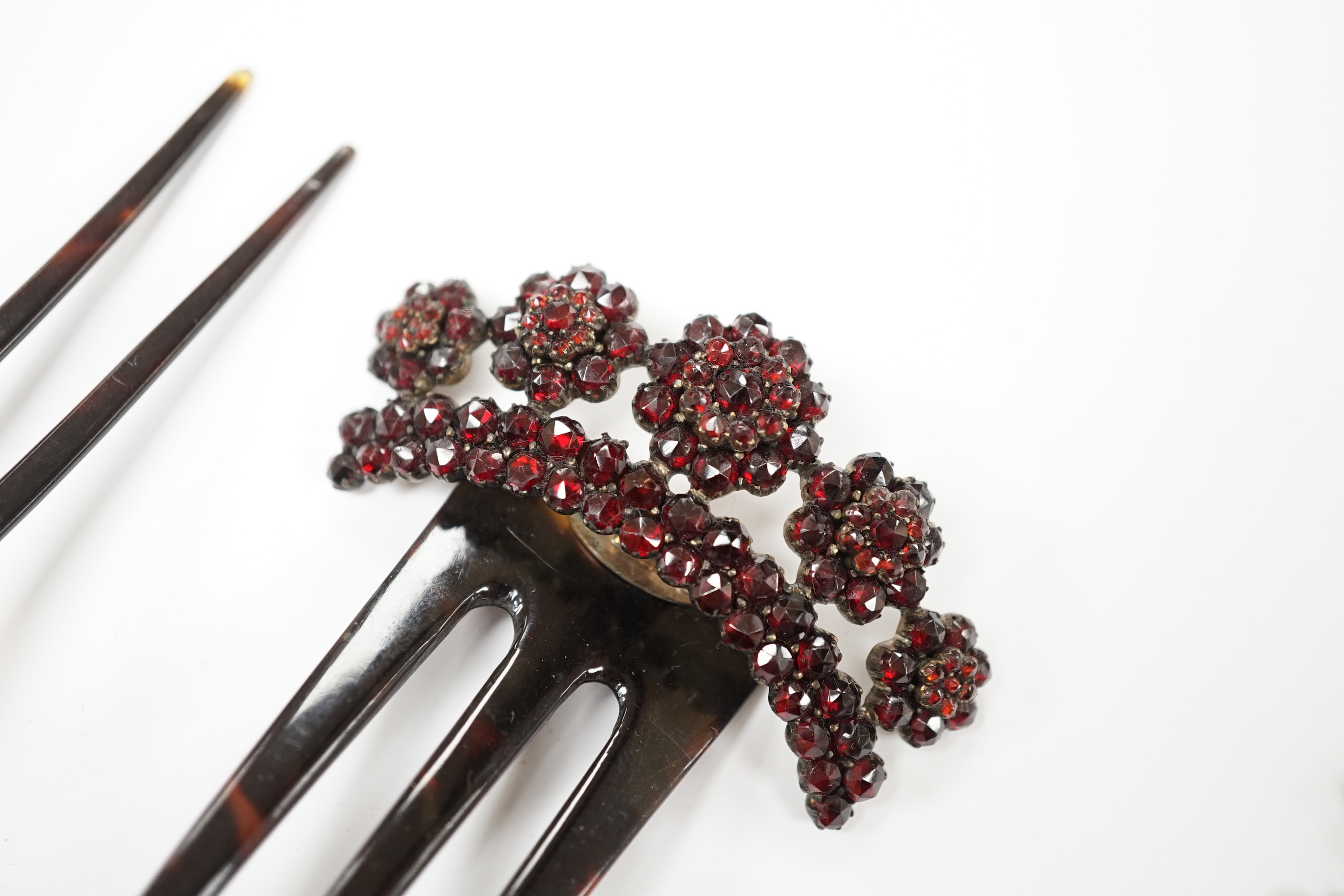 A Victorian garnet set gilt metal and tortoiseshell suite of jewellery comprising bracelet, necklace, ring and two hair combs